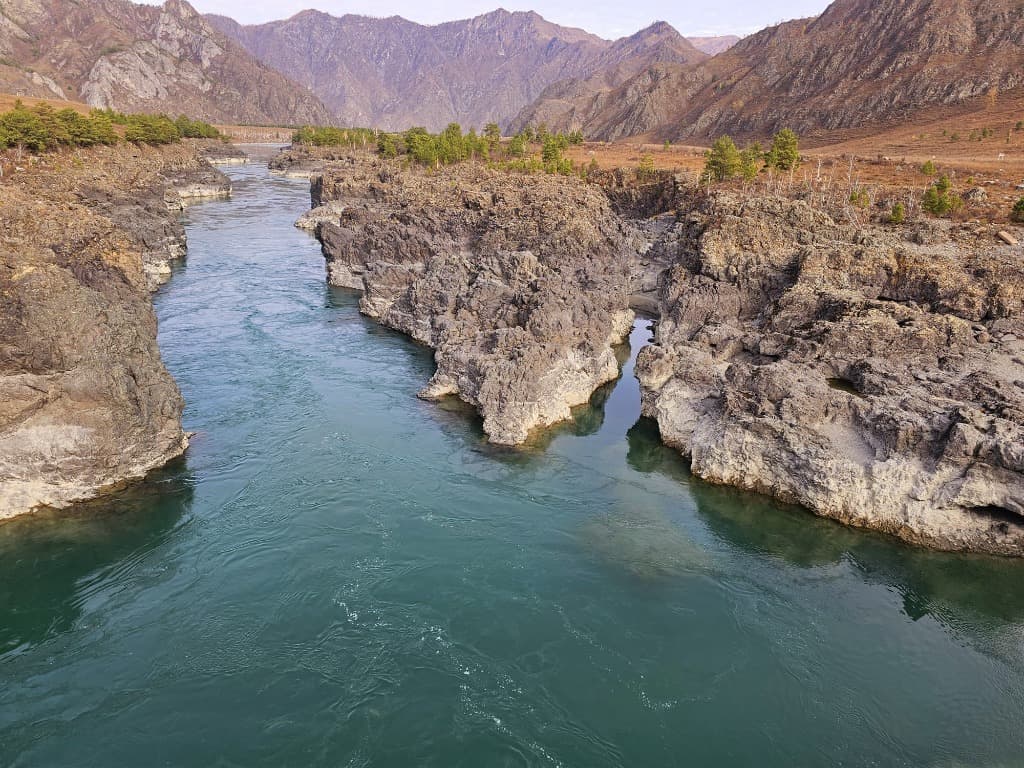 Скалистый берег