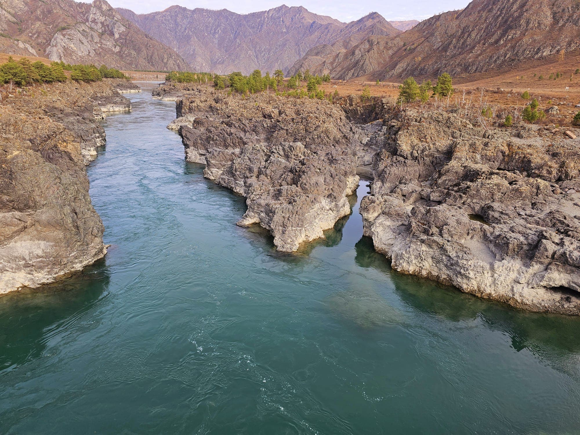 Бурная река